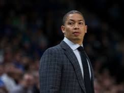 Tyronn Lue Tyronn Jamar Lue (/tɪˈrÉ’n ˈljuË/, born May 3, 1977) is an American professional basketball coach and former playe...